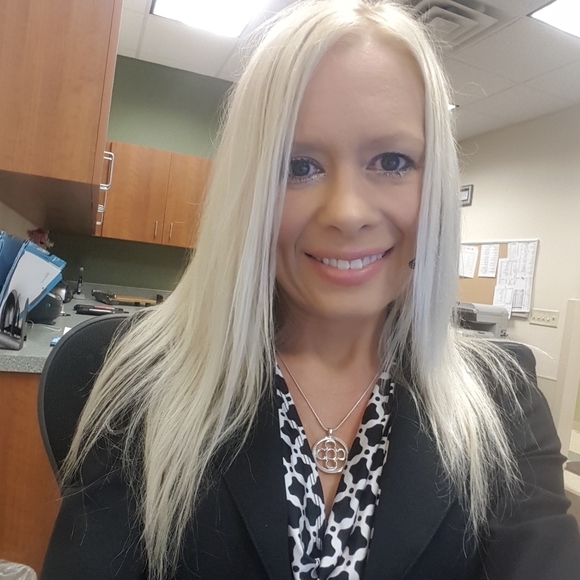 Meet your Posher, Sarah - Picture 1 of 1